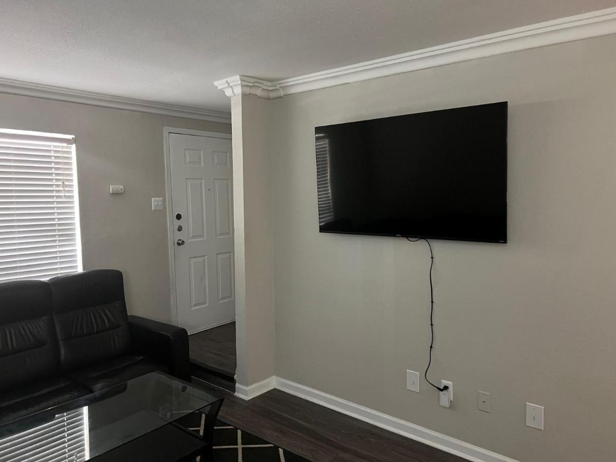 Beautiful 1-Bedroom Townhome With Nice Amenities 休斯敦 外观 照片