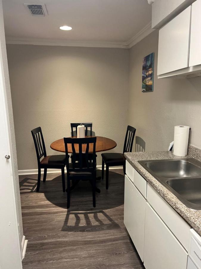 Beautiful 1-Bedroom Townhome With Nice Amenities 休斯敦 外观 照片